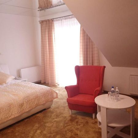 Hotel Milord Пултуск Экстерьер фото