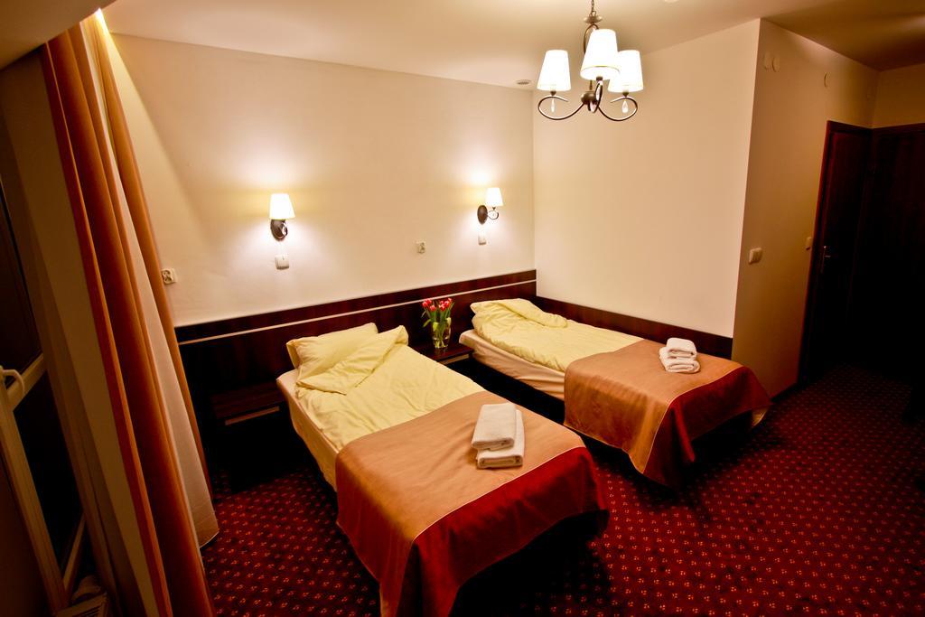 Hotel Milord Пултуск Экстерьер фото