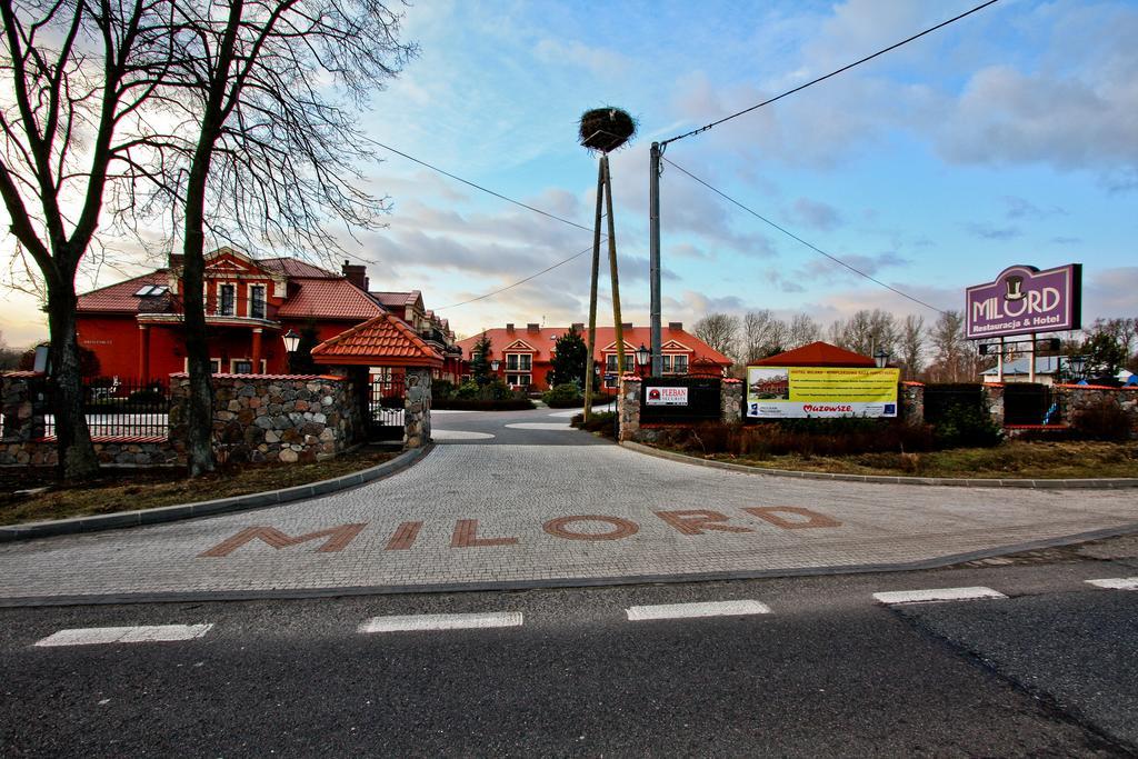 Hotel Milord Пултуск Экстерьер фото