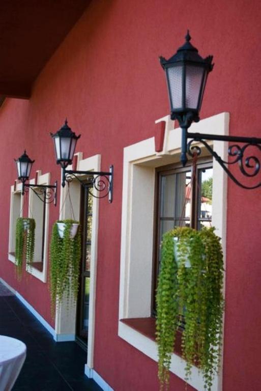 Hotel Milord Пултуск Экстерьер фото