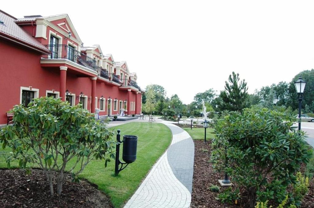 Hotel Milord Пултуск Экстерьер фото