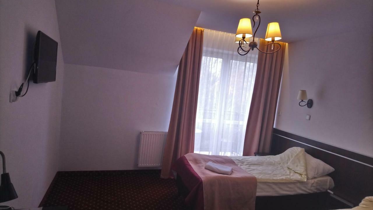 Hotel Milord Пултуск Экстерьер фото