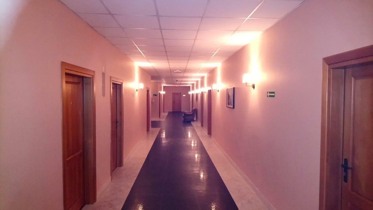Hotel Milord Пултуск Экстерьер фото