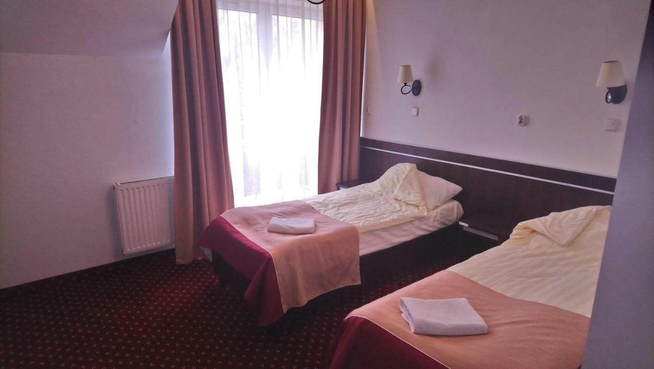 Hotel Milord Пултуск Экстерьер фото