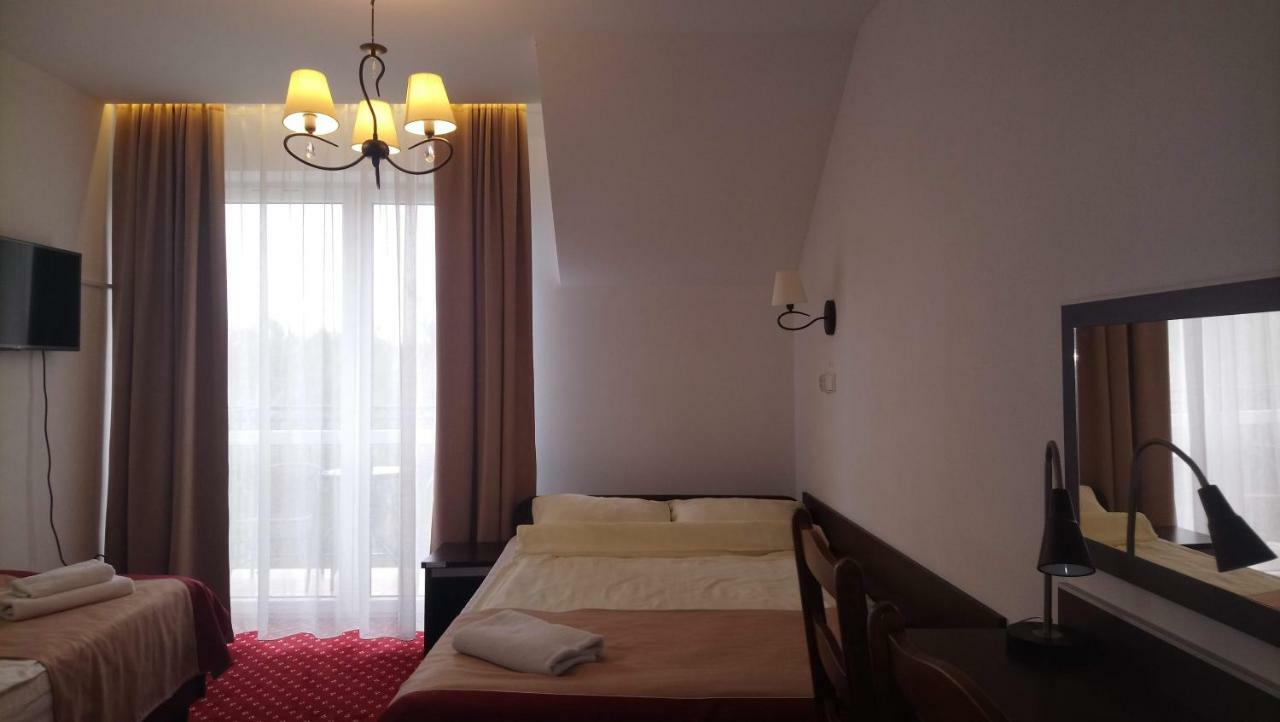 Hotel Milord Пултуск Экстерьер фото