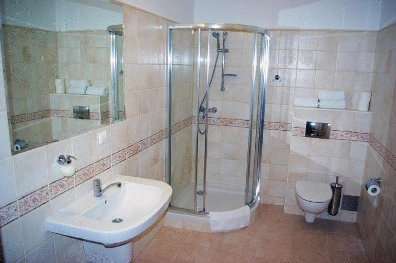 Hotel Milord Пултуск Экстерьер фото