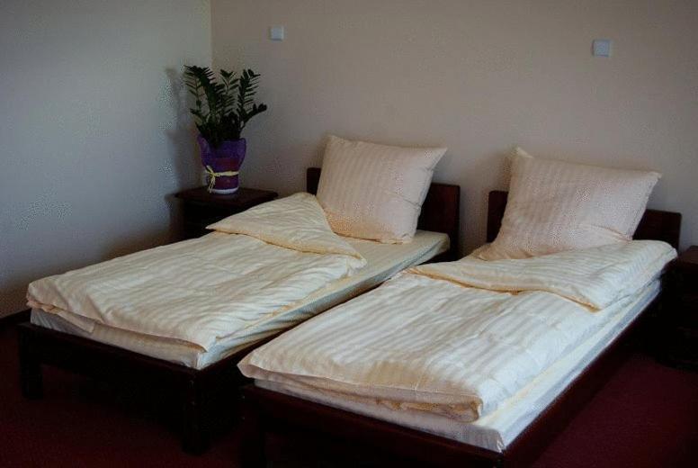 Hotel Milord Пултуск Экстерьер фото